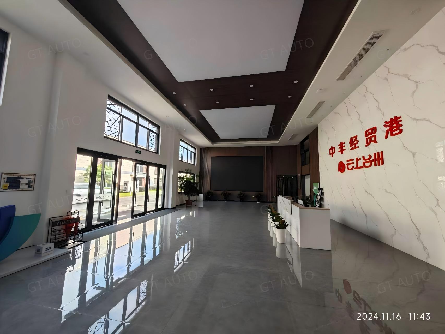 Lobby & Entrance